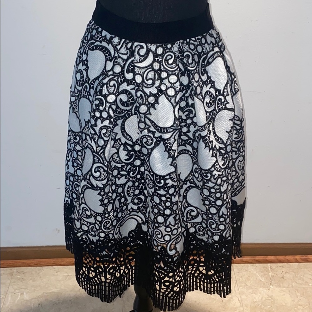 Mid/high waisted black and white skirt